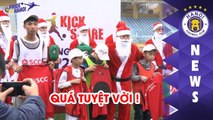 Duy Mạnh, Thành Lương hóa Ông già Noel, tặng quà các em nhỏ | Đá bóng và Sẻ chia | HANOI FC