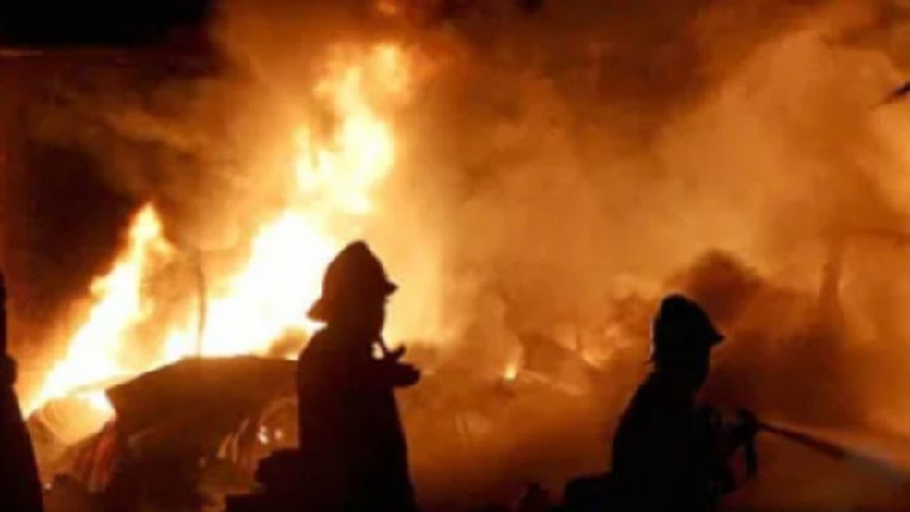 9 dead, 3 injured after fire breaks out at cloth godown in Delhi's Kirari