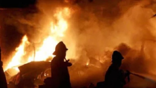 9 dead, 3 injured after fire breaks out at cloth godown in Delhi's Kirari