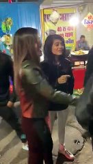 सराफा में मनचले से लड़कियों को छेड़ा, आगे क्या हुआ देख लीजिए