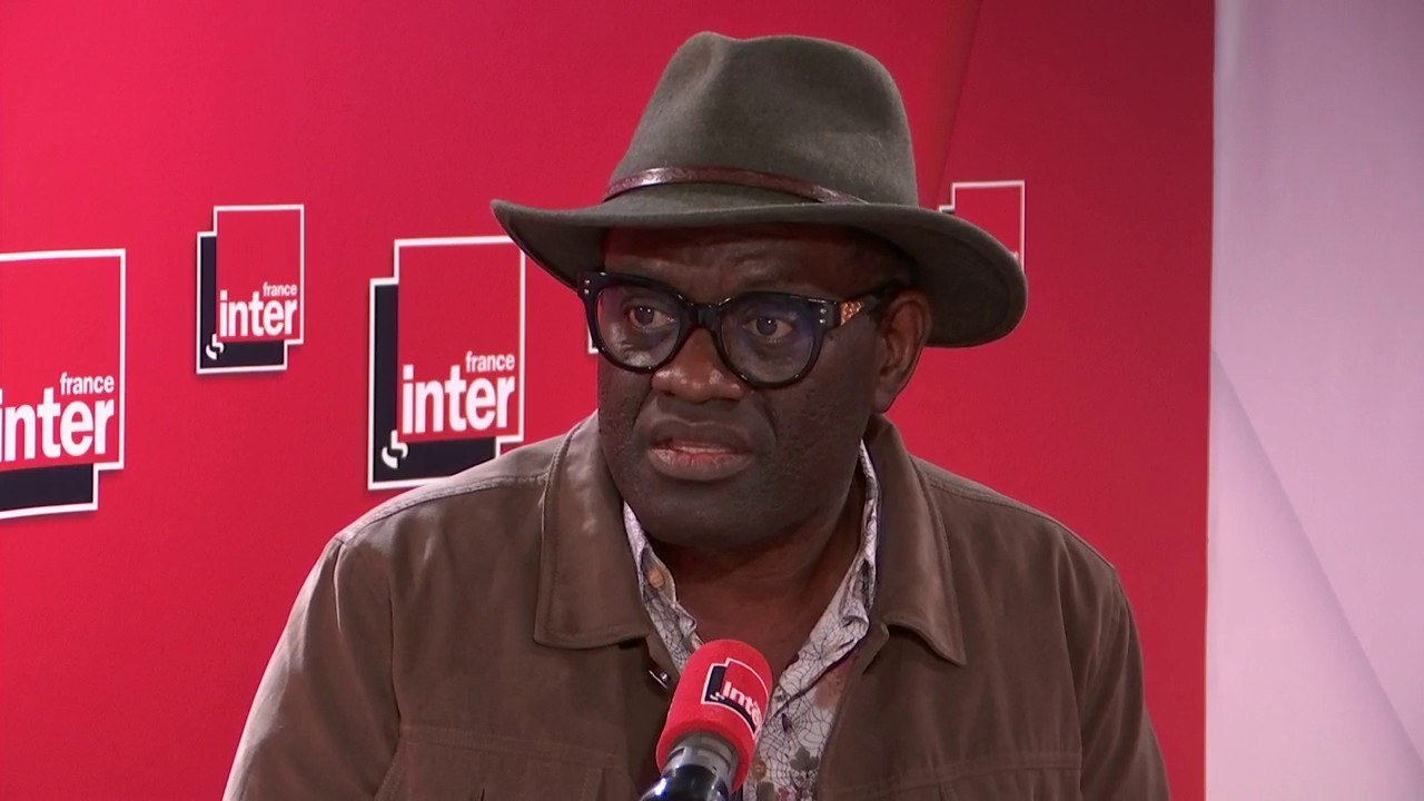 Alain Mabanckou, auteur de "Dictionnaire enjoué des cultures africaines" : "Le #FrancCFA était frappé ici, à Clermont-Ferrand ! Comment vouliez-vous qu'on ait une indépendance, si notre économie restait en quelque sorte entre les mains de la France ?"