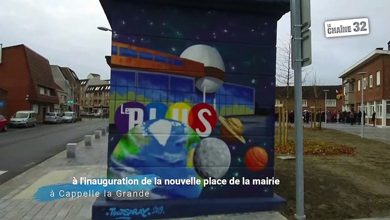 à l'inauguration de la nouvelle place de la mairie à Cappelle la Grande