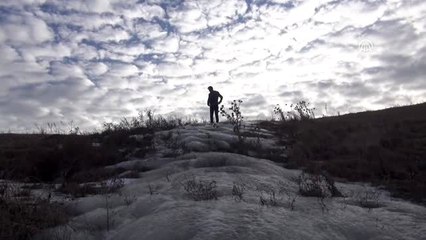 Doğu'da soğuk hava çay ve şelaleleri dondurdu