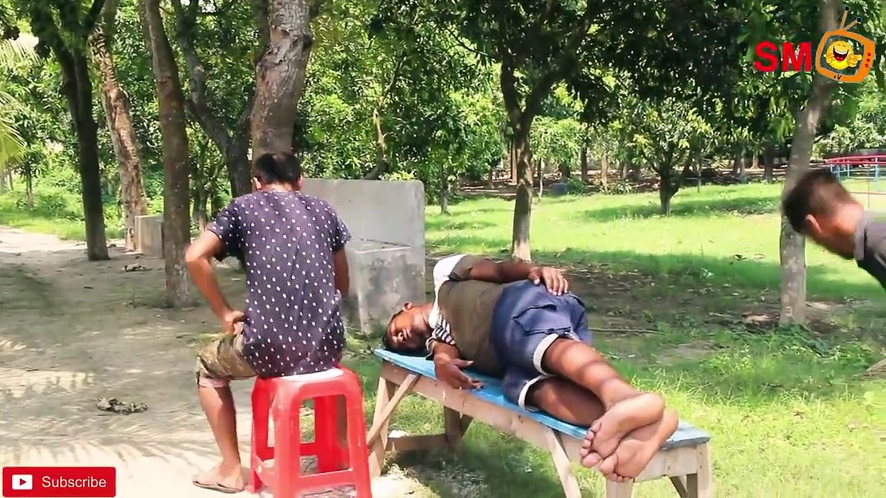 Only the best friends can make fun like this !!!