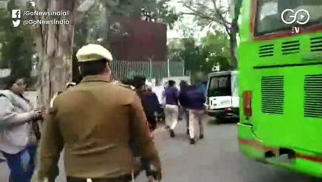 सीएए: उत्तर प्रदेश भवन के पास हिरासत में लिये गए प्रदर्शनकारी