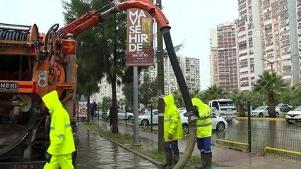 İzmir'de sağanak etkili oldu