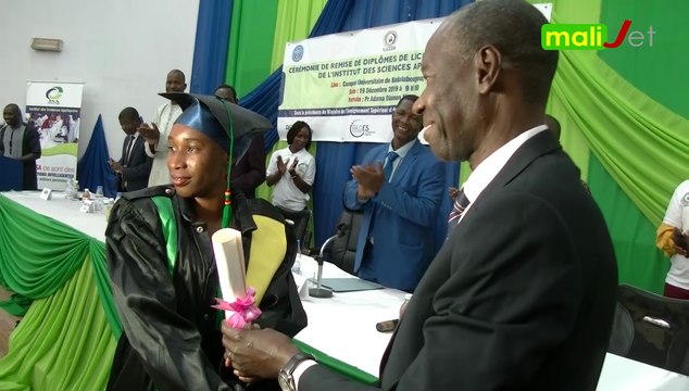 Reportage : 1ère Cérémonie de remise de diplômes de licences professionnelles de l'Institut des Sciences Appliquées (ISA)