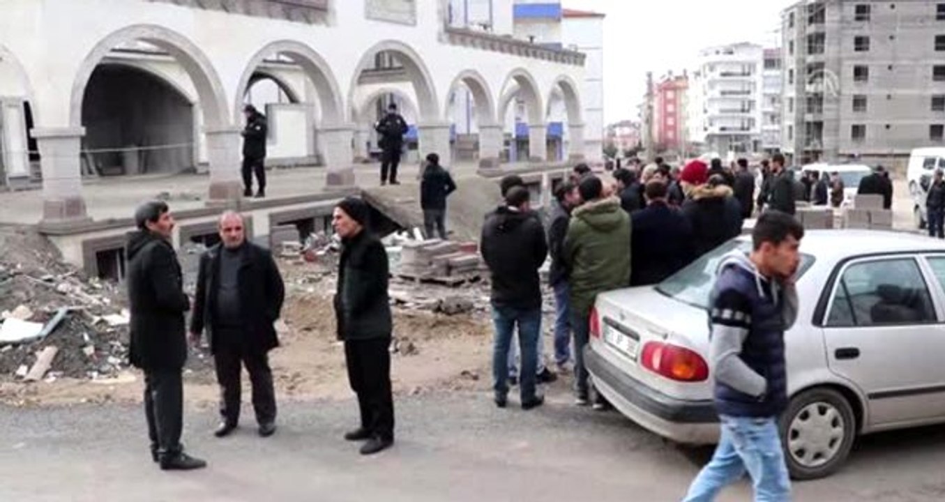 Dört çocuk babası adam boğazı kesilmiş olarak bulundu.
