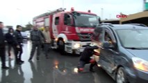 Esenyurt'ta kaza yapan araçta sıkışan kadını itfaiye ekipleri kurtardı