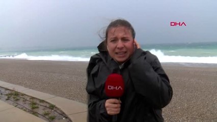 Antalya'da dev dalgalar, falezleri dövdü-ek anonslar