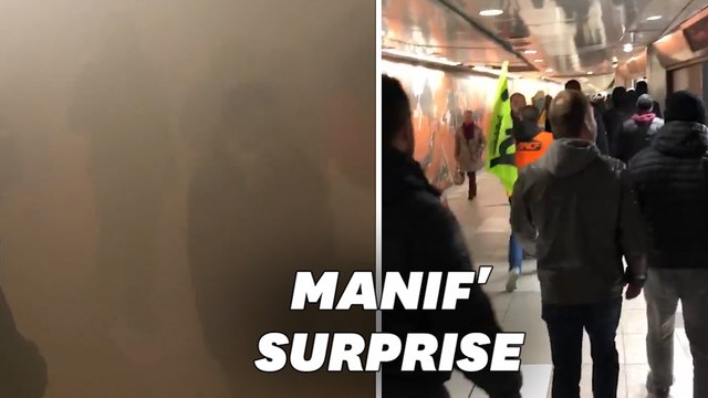 Action surprise des grévistes Gare de Lyon, dans les couloirs de la ligne 1