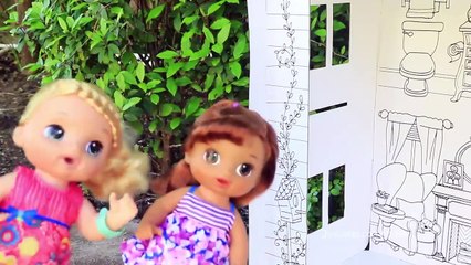 Скачать видео: La muñeca Baby Alive Sara pinta casita--- Jugando muñecas y juguetes con Andre para niñas y niños