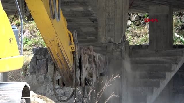 Trabzon uzungöl'de kaçak yapıların yıkımına başlandı -yıkım sırasında bina çöktü