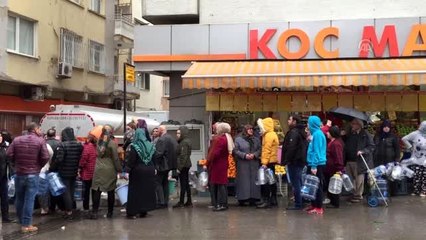 İzmir'de yağmur altında "su kuyruğu"