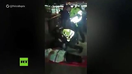 Así da a luz esta mujer en una estación de transporte público en Bogotá