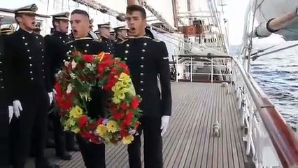 下载视频: Emotivo homenaje del «Juan Sebastián de Elcano» a los marinos argentinos fallecidos en el ARA «San Juan»