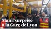Action surprise de manifestants à la Gare de Lyon, la ligne 1 brièvement interrompue