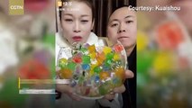 La nueva peligrosa moda viral en China consiste en comer trozos de hielo a cascoporro
