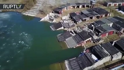 Así está siendo tragada por la tierra esta ciudad fantasma