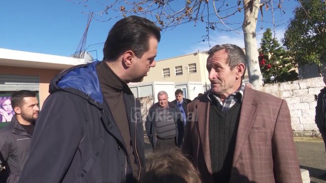 Basha viziton familjet e prekura nga termeti