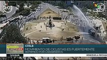 Carabineros reprimen a ciclistas que se manifestaban contra el pdte.
