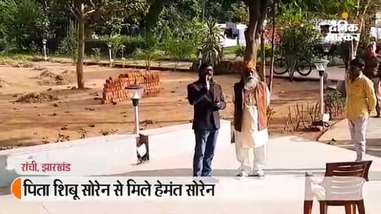 बहुमत मिलने पर हेमंत सोरेन ने परिवार के साथ मस्...