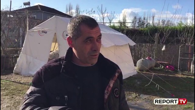Report TV-Në çadër që prej tërmetit/ Kryefamiljari: Ka rënë aq shumë sh