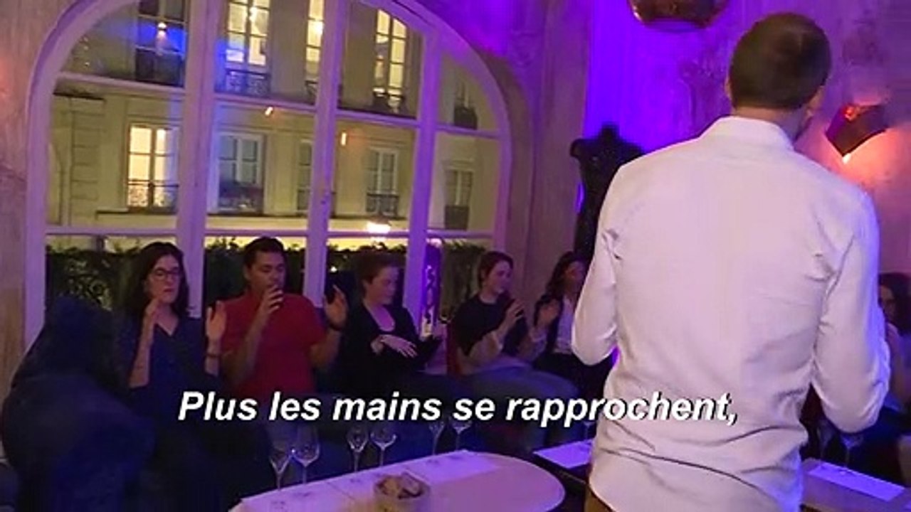 "J'ai parlé au vin": ils voyagent grâce à des d...