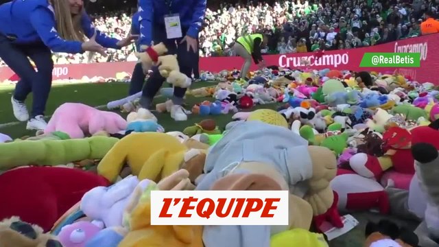 Déluge de peluches à Villamarín - Foot - WTF - Betis Séville