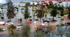 İzmir'de sağanak ve lodos; yollar göle döndü, binalara su doldu! Yağışlar cuma gününe kadar sürecek