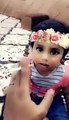 ¡Terrible!: Filma a su pequeña hija mientras le enseña a fumar