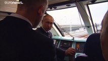 شاهد: فلاديمير بوتين يفتتح جسر السكك الحديدية الضخم إلى شبه جزيرة القرم