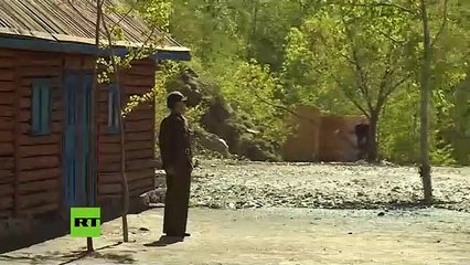 Los soldados norcoreanos no se inmutan ni con explosiones a su alrededor