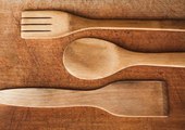 This is When It's Time to Toss Wooden Cutting Boards and Spoons