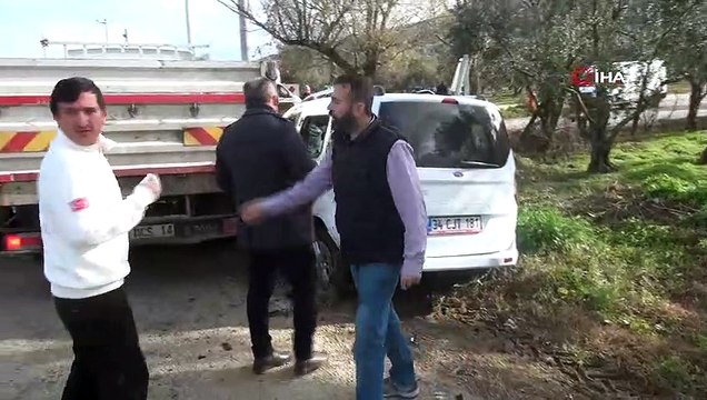 Orhangazi'de otomobiller kafa kafaya çarpıştı: 3 yaralı