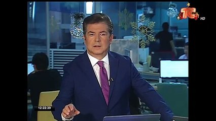 Impactante choque de un auto a toda velocidad contra la Metrovía