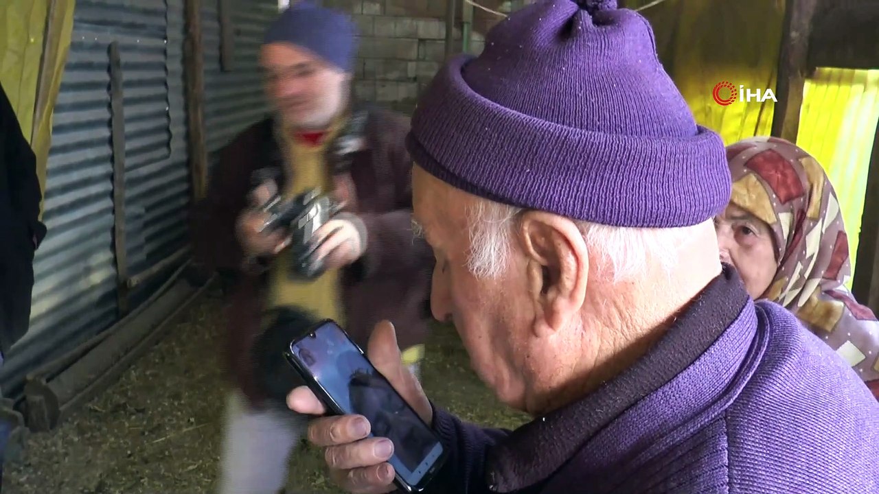 Hayırsever iş adamının yolladığı tavukları gören Halil Amca bu kez mutluluktan ağladı