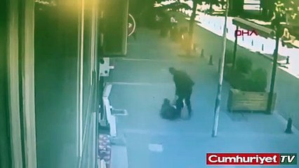 Este peatón defiende a una mujer noqueando a su agresor de un violento cabezazo