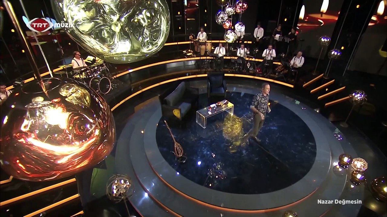 Sümer Ezgü | Bahçalarda Mor Meni