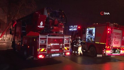 Kadıköy'de bir binanın en üst katı alev alev böyle yandı