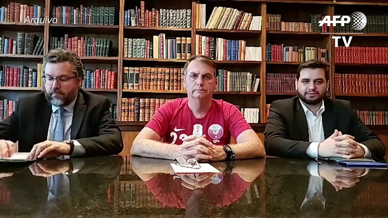Bolsonaro sofre queda