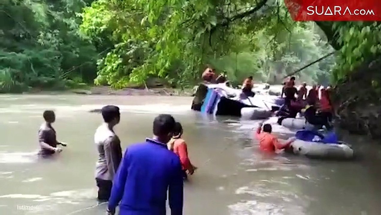 Evakuasi Bus Sriwijaya yang Masuk Jurang di Pagaralam Sumsel