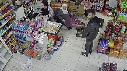 Sultangazi’de göz göre göre hırsızlık kameralara yansıdı