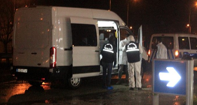 Kavgayı ayıran bekçiyi silahla yaralayıp kaçtılar