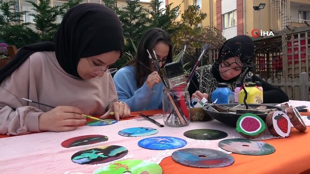 Üniversite öğrencilerinden atık malzemelerden sokak hayvanlarına yuva