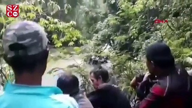 Endonezya'da otobüs nehre uçtu 25 ölü