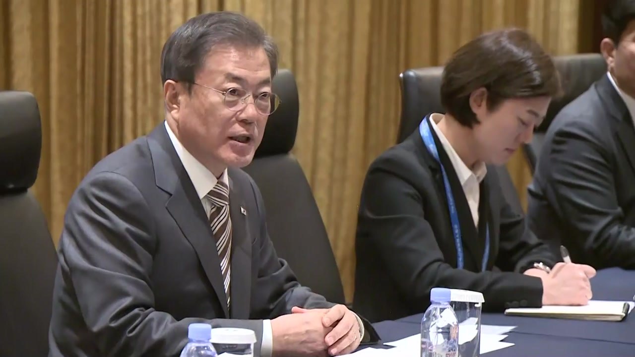 靑 "문 대통령, 日 수출규제 조속히 회복돼야...아베, 수출 정책 대화 유익" / YTN