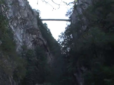 Sur les rives du Chéran du Pont de l’Abîme – Cusy 74540 – Massif des Bauges