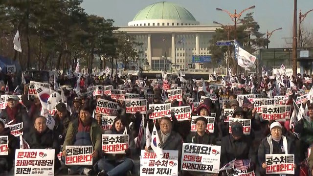 박근혜 전 대통령 석방 ...보수단체 집회 열려 / YTN