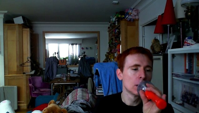 Wiwi égratigne come de Frédéric Lo & Elli Medeiros